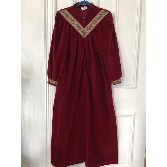 Vintage Vanity Fair Robe Tam M Burgundy Soft Zip Collar Homemade Upholstery Deta - Picture 1 of 5